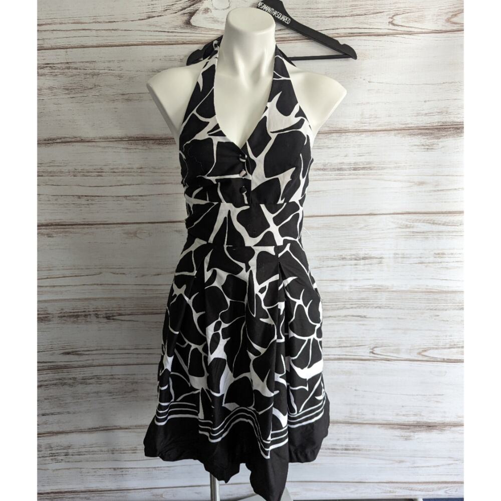 White House Black Market Black and White Tropical Print Dress sz 2
